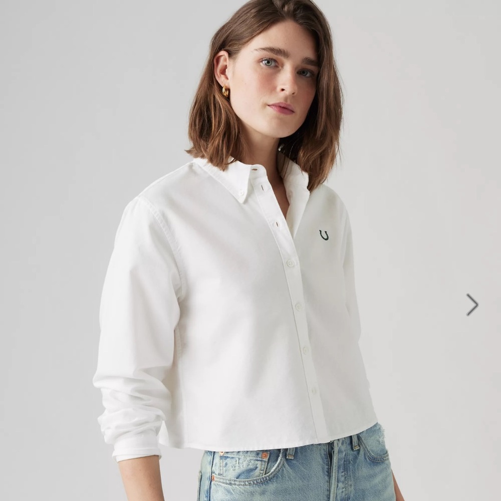 Levi’s Cropped Jody White Button Up Lucky Horseshoe Collared Shirt